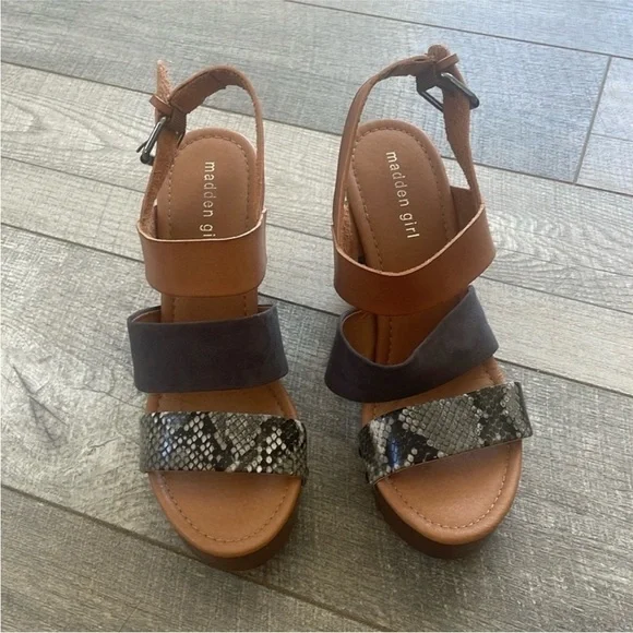 Madden Girl Mixxx Mob Wife Size 10 Strappy Wood High Heels. - Picture 3 of 7